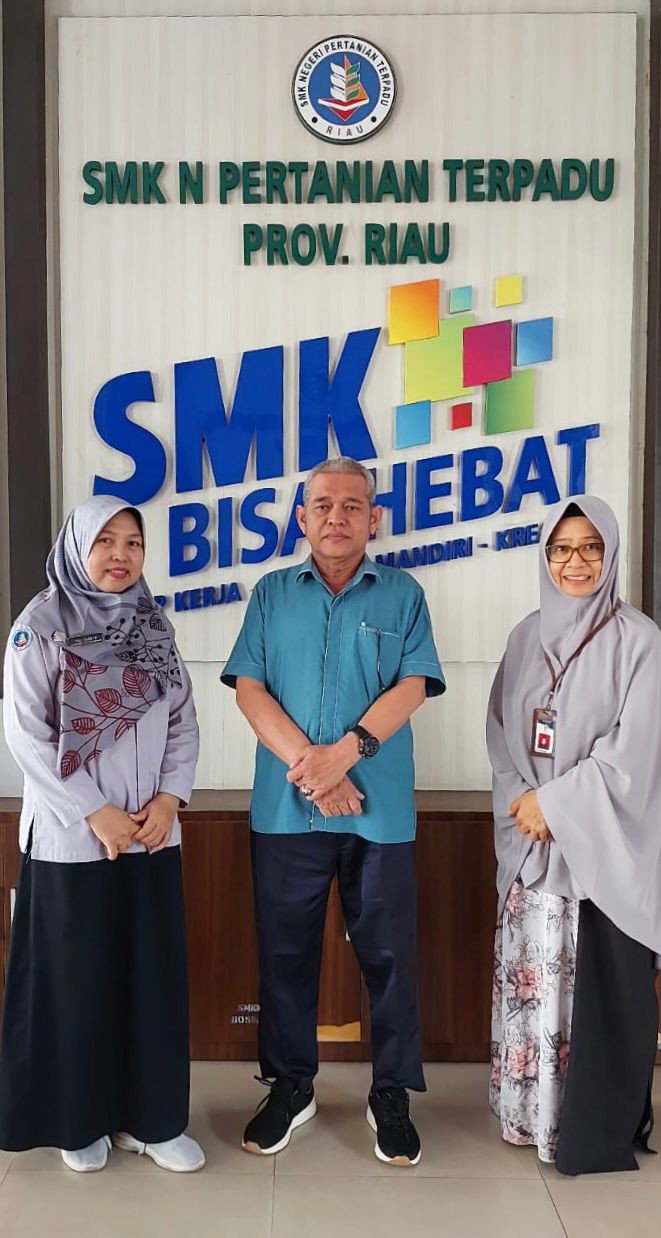 SMK Negeri Pertanian Terpadu Pekanbaru Gandeng Fakultas Pertanian Universitas Riau Untuk Memasarkan Hasil Panen Praktikum Siswa