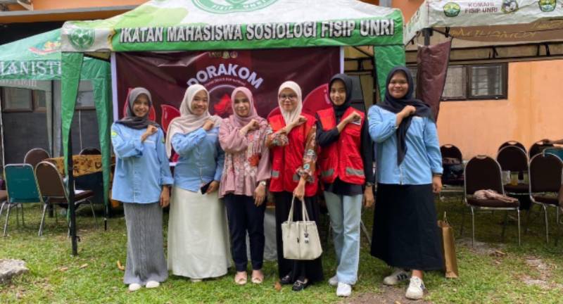 HIMAKOM and KSR PMI Universitas Riau Collect 27 Bags of Blood Through Communication Blood Donation
