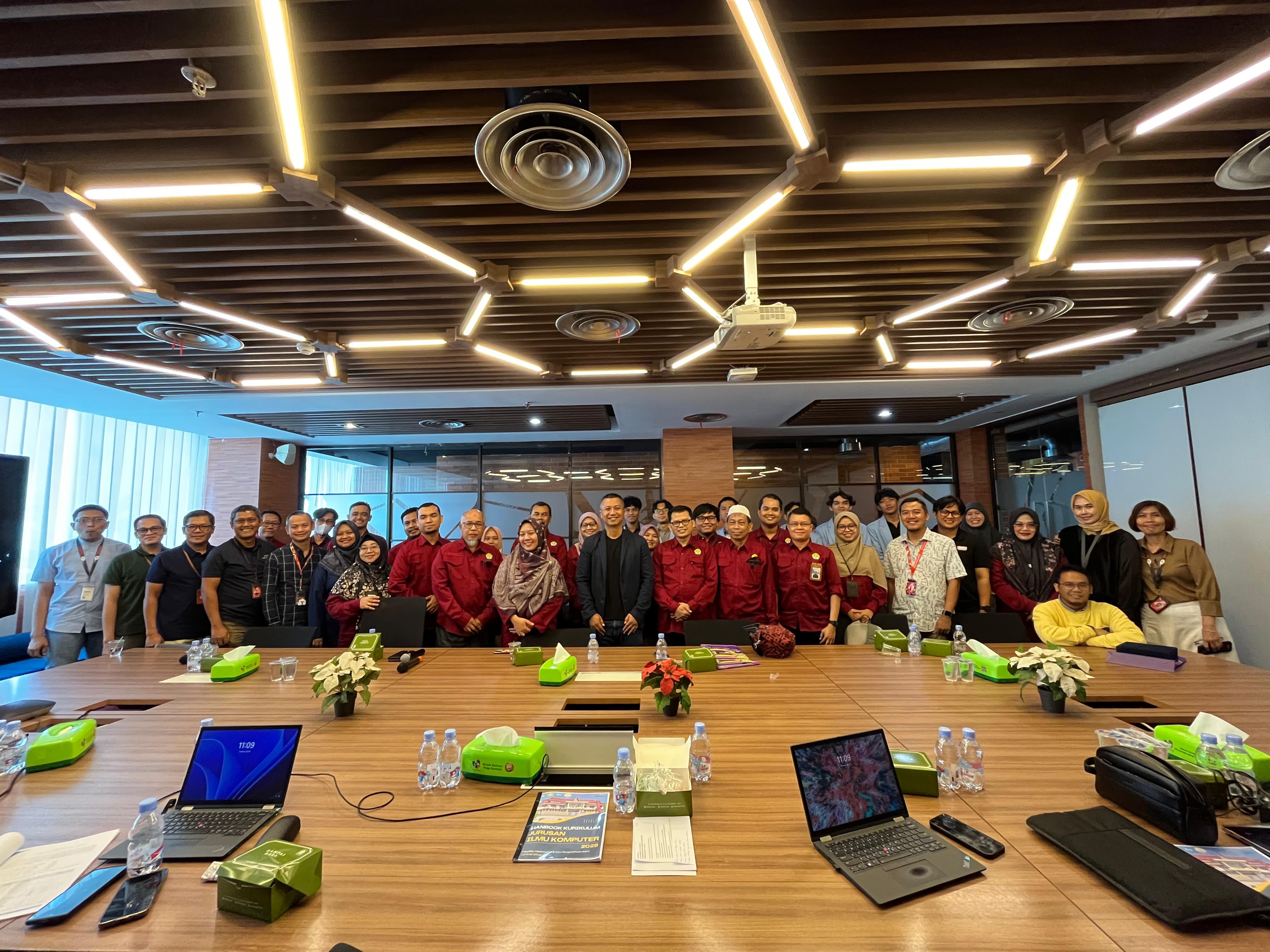 PENYELARASAN KURIKULUM JURUSAN ILMU KOMPUTER FMIPA UNIVERSITAS RIAU DENGAN PT. TELKOMSEL REGIONAL SUMBAGTENG PEKANBARU