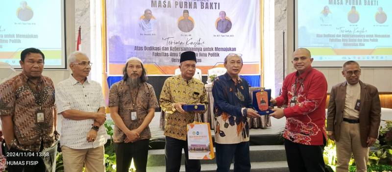 Pelepasan Purna Bakti Tiga Dosen Senior FISIP Universitas Riau: Drs. Jon Yanis, M.Si., Drs. Isril, M.H., dan Drs. M.Y. Tyas Tinov, M.Si
