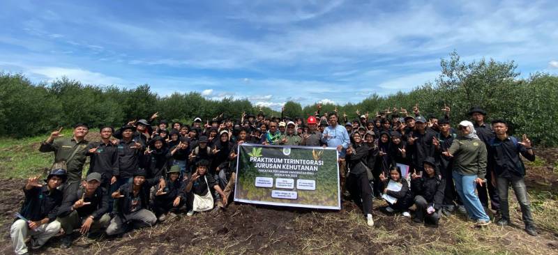 Praktikum Terintegrasi Kehutanan UNRI di Ekosistem Gambut dan Mangrove