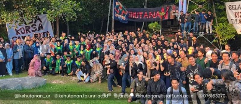 Pelepasan Wisudawan Kehutanan UNRI Periode Februari 2026 Berlangsung Meriah