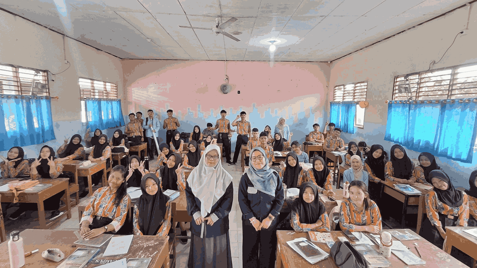 Tim PkM Jurusan Matematika Terapkan Modul Ajar Geometri Berbasis Game Interaktif di SMAN 2 Tambang