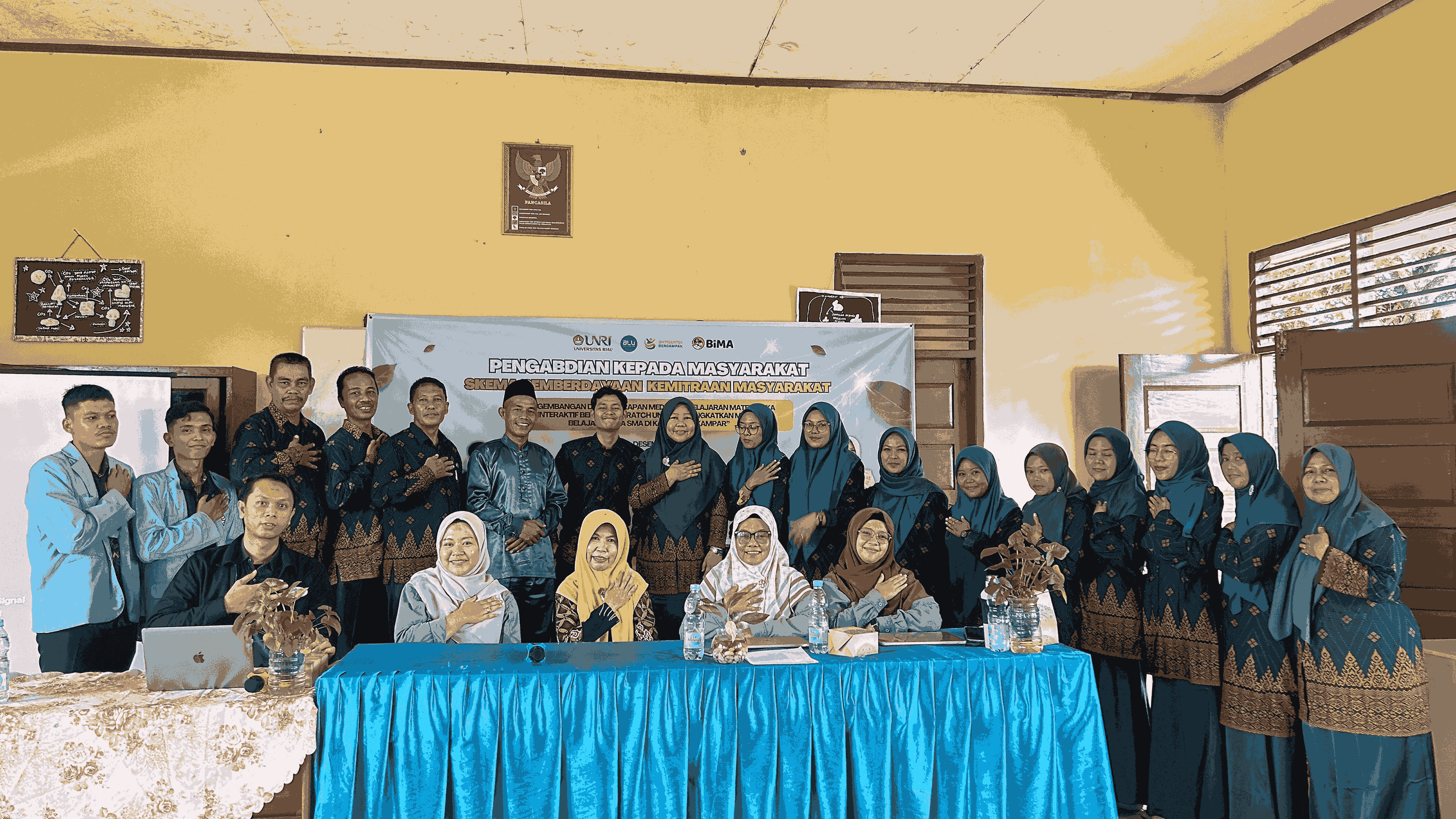 Dosen Jurusan Matematika FMIPA Universitas Riau dan MGMP Kab. Kampar Perkuat Pembelajaran Berbasis Digital