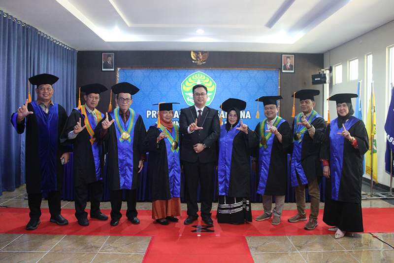 M. Yogi Riyantama Isjoni Teliti Kesadaran Lingkungan Siswa, Raih Gelar Doktor dari Universitas Riau