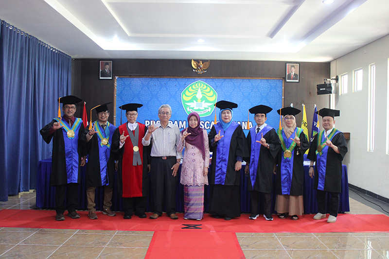 Eriyati Raih Gelar Doktor Ilmu Lingkungan Universitas Riau dengan Penelitian tentang Model Pengembangan Desa Wisata Berbasis Agrowisata di Kabupaten Kampar