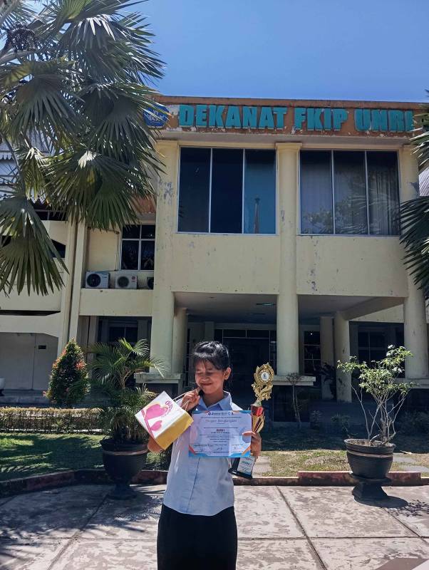 Arunita Simanjuntak (Mahasiswa PGSD) raih Juara 1 dalam Lomba Poster pada kegiatan TKP3 VI Tingkat Nasional Tahun 2025 yang diselenggarakan oleh Pramuka UNRI