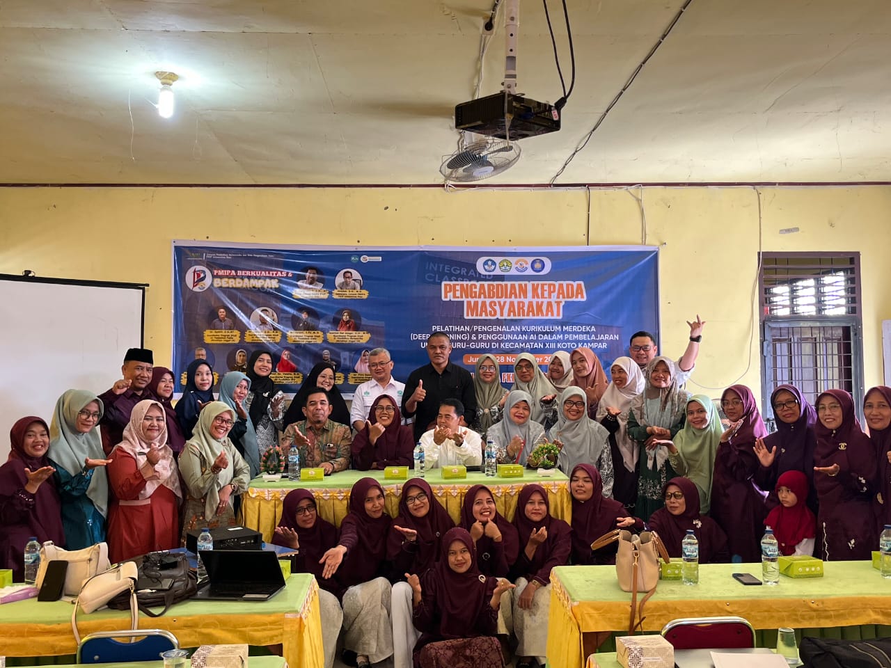 Pelatihan/Pengenalan Kurikulum Merdeka (Deep Learning) dan Penggunaan AI dalam Pembelajaran bagi guru-guru se-Kecamatan XIII Koto Kampar