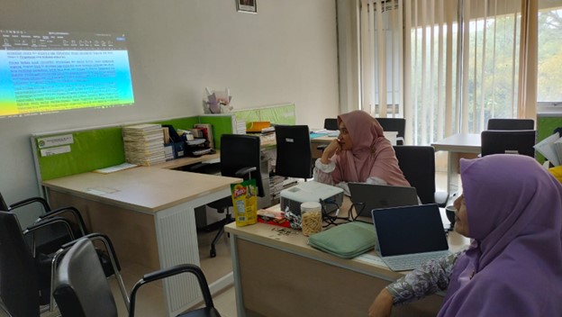 Tim Akreditasi Program Studi S1 Akuntansi Lakukan Telaah dan Penyempurnaan Dokumen Evaluasi Diri