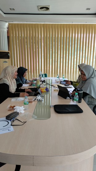 Tim Akreditasi Program Studi S1 Akuntansi Gelar Rapat Tim Kecil untuk Penyempurnaan Dokumen Akreditasi