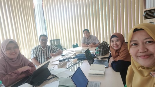 Tim Akreditasi Program Studi S1 Akuntansi Lanjutkan Pembahasan Kriteria 7 dalam Rapat Koordinasi