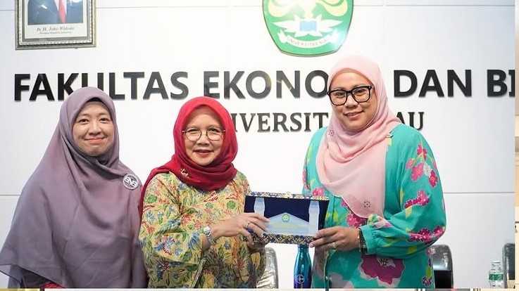 Fakultas Ekonomi dan Bisnis Universitas Riau (FEB UNRI) telah menjalin kerja sama dengan Fakultas Ekonomi dan Bisnis Universiti Malaysia Kelantan (FEB UMK)