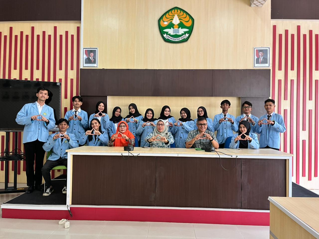 ONE STEP CLOSER! MAHASISWA PRODI S1 EKONOMI PEMBANGUNAN FEB UNRI TUNTASKAN UJIAN KOMPREHENSIF PERIODE DESEMBER 2025