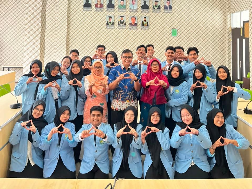 FINAL CHAPTER! MAHASISWA S1 EKONOMI PEMBANGUNAN TUNTASKAN UJIAN ORAL COMPREHENSIVE