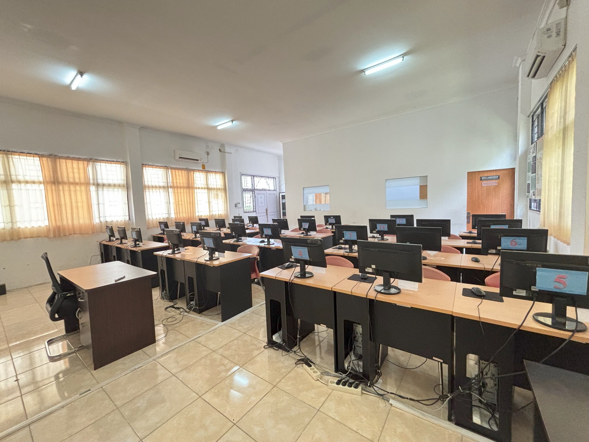 Ruangan Laboratorium TMA
