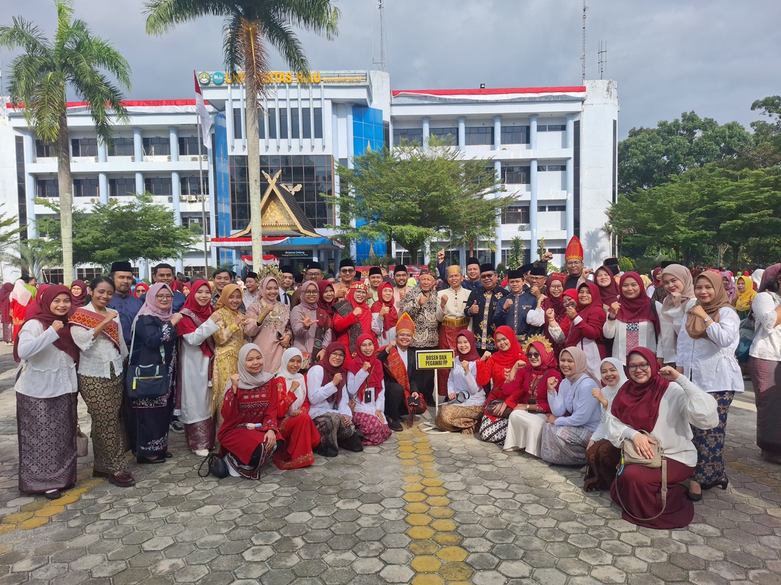 Dosen Jurusan TP dan FP Universitas Riau Rayakan HUT RI ke-80 dengan Nuansa Adat Nusantara