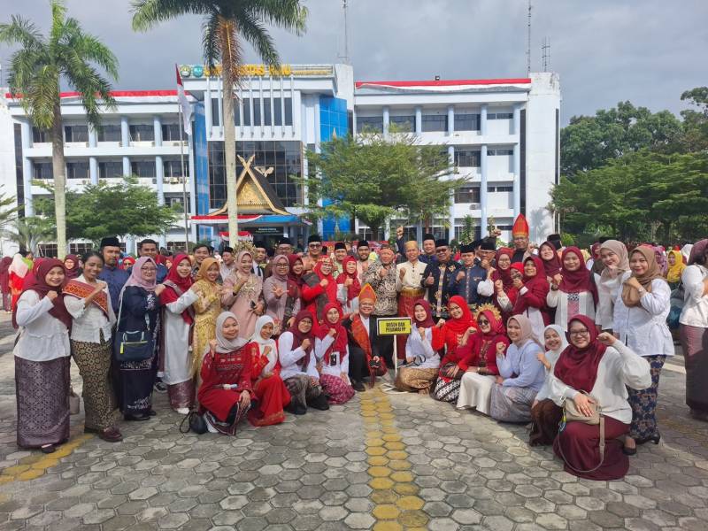 Dosen Jurusan TP dan FP Universitas Riau Rayakan HUT RI ke-80 dengan Nuansa Adat Nusantara