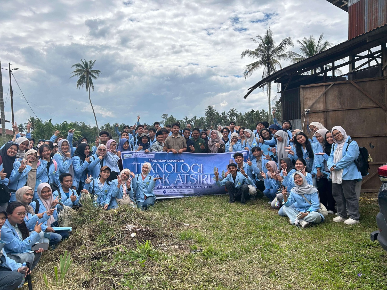 Jurusan Teknologi Pertanian Laksanakan Kunjungan Industri ke PT Natura Aroma Indonesia
