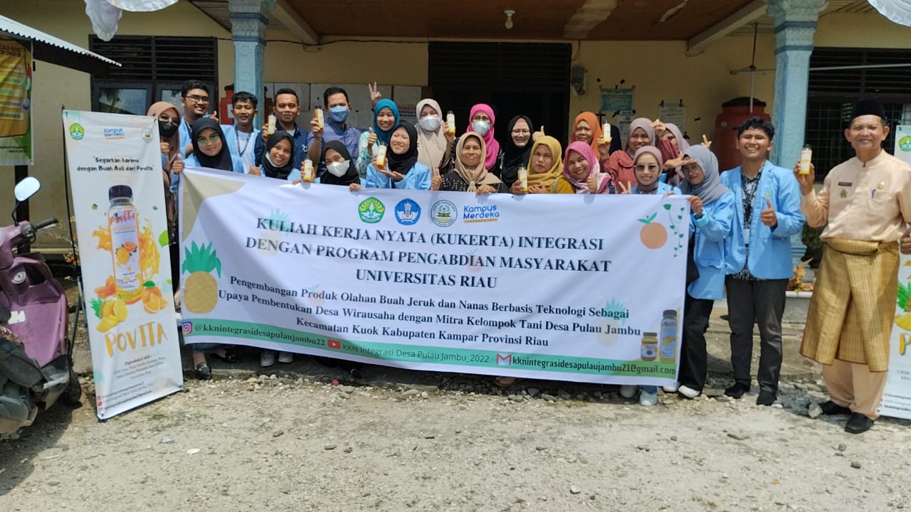 Jurusan Teknologi Pertanian Membentuk Desa Wirausaha dengan  Kembangkan Produk Olahan Berbasis Jeruk dan Nanas “Povita”