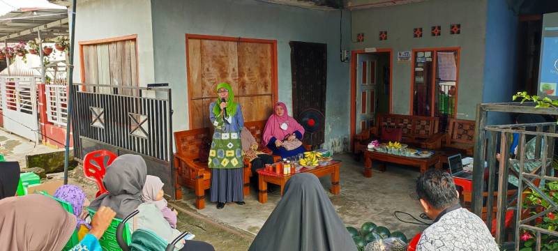 Jurusan Teknologi Pertanian Melaksanakan Pengabdian Terpadu Fakultas Pertanian: Pengolahan Semangka dan Nenas Menjadi Produk Bernilai Ekonomis