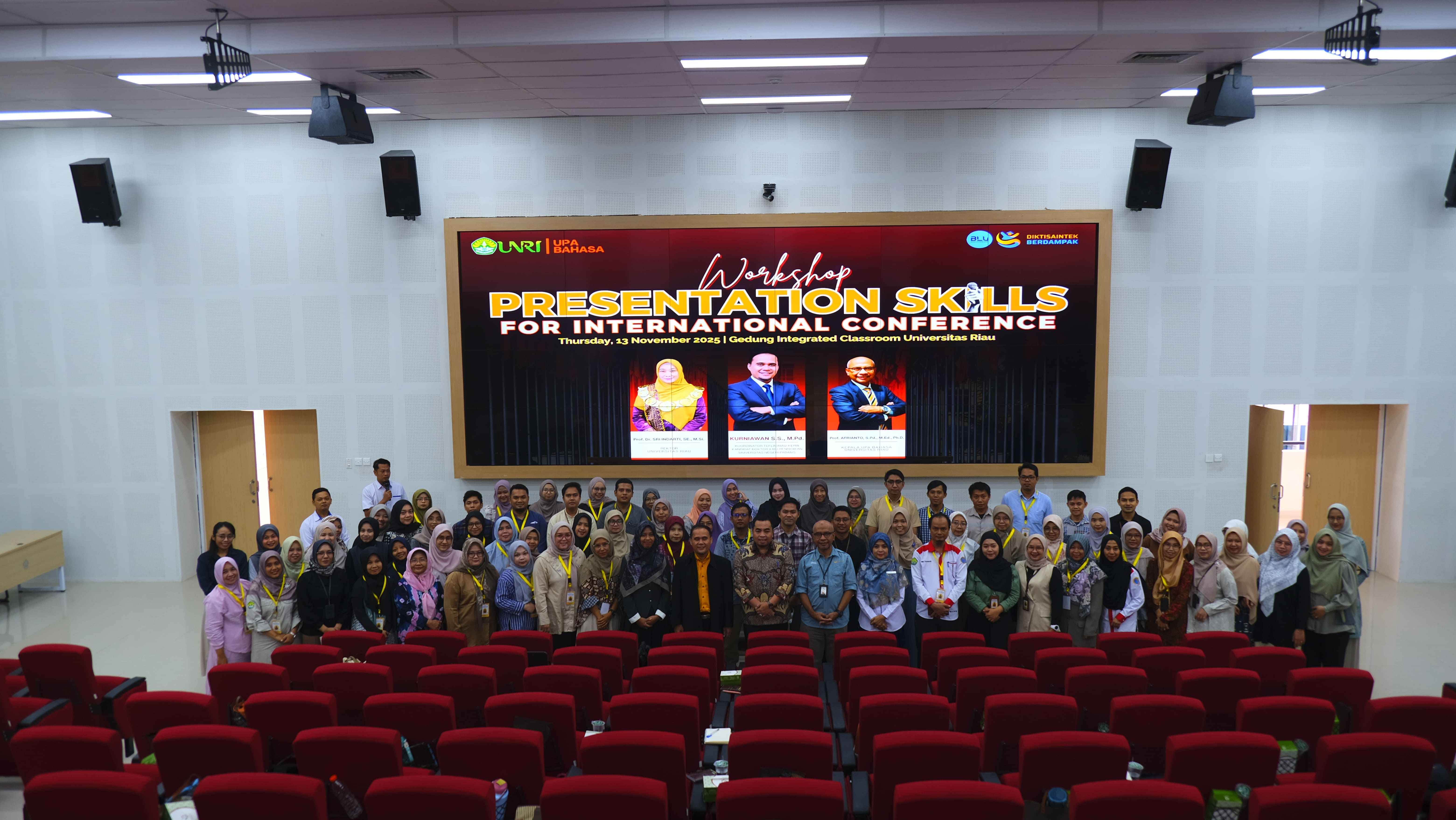 Perkuat Daya Saing Global, UPA Bahasa UNRI Bekali Dosen melalui Workshop Presentation Skills for International Conference