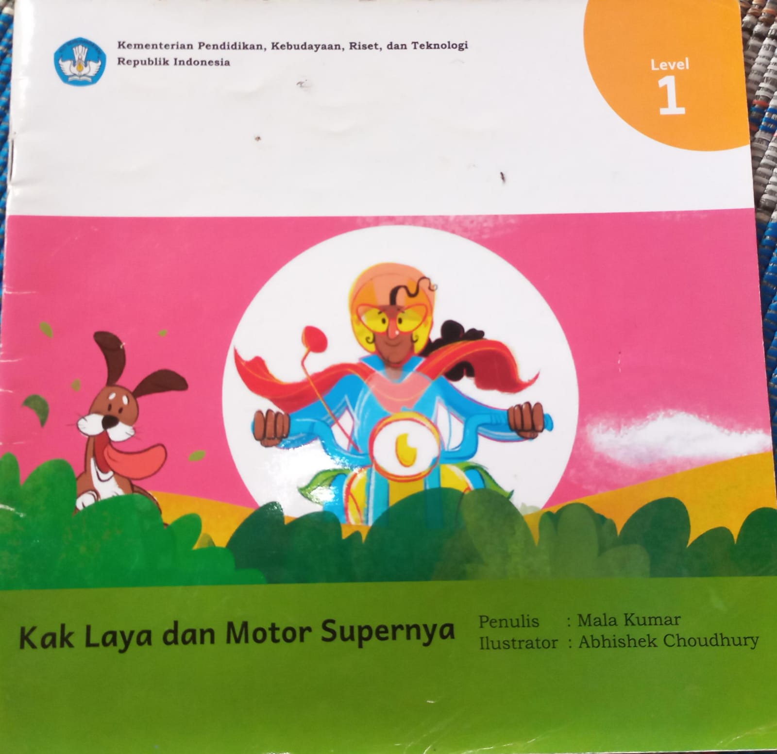 Kak Laya dan motor supernya