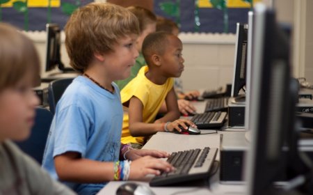 Pemerintah Akan Rilis Aturan Media Sosial Ramah Anak