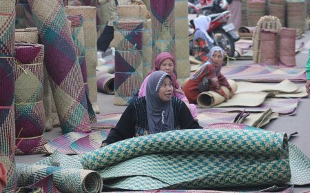 Tips mengelola modal kecil untuk bisnis kerajinan tangan.