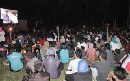 Layar Tancep Cilandak: Tradisi Nonton Bareng yang Hangatkan Jakarta Selatan