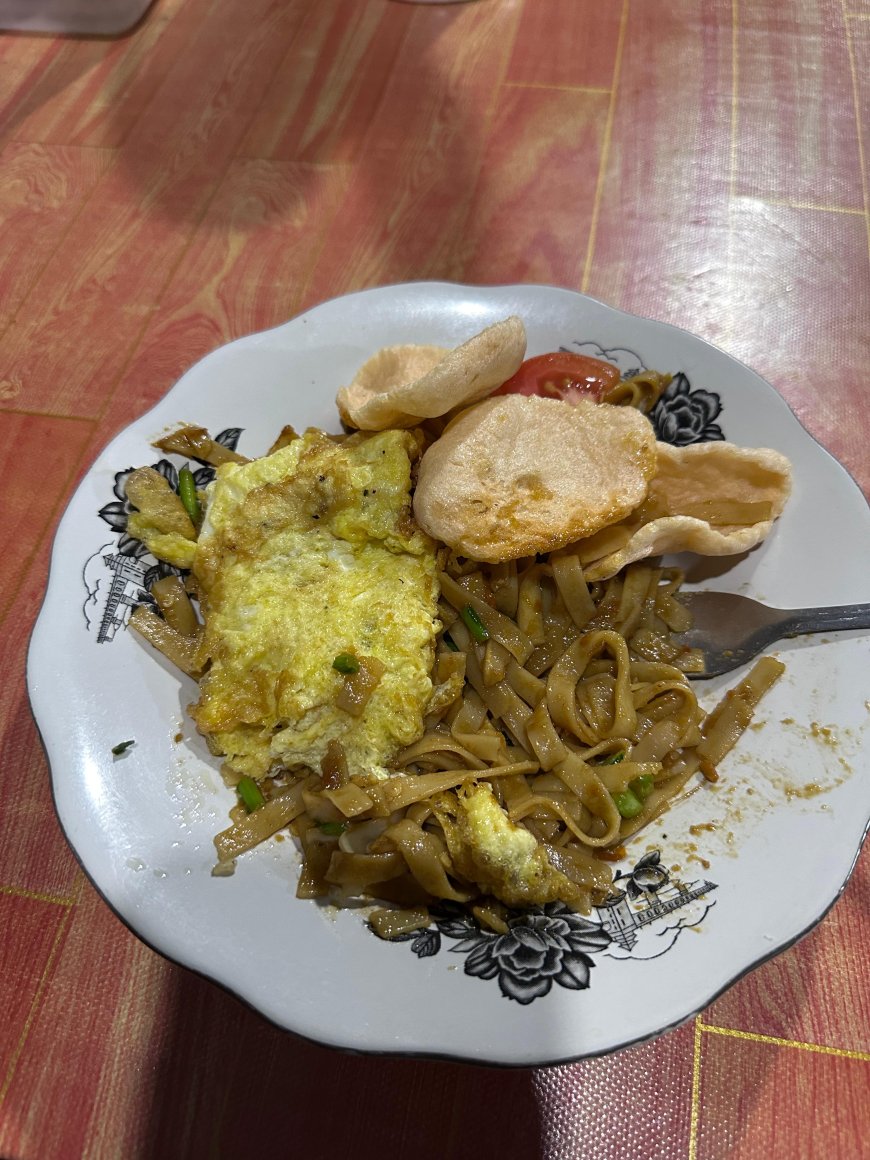 Kelezatan Kwetiau Goreng di Depan Arum Lestari Permai 3: Rasa Rumahan yang Bikin Nagih