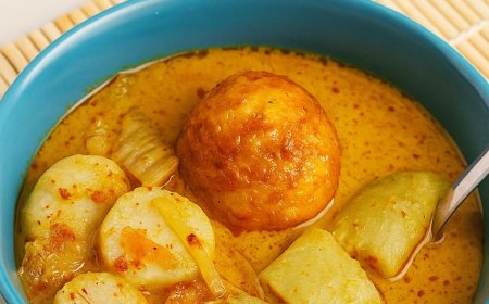 Lontong Sayur: Kuliner Nusantara yang Menyatukan Rasa dan Filosofi