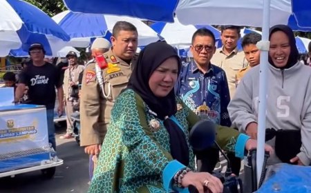 Pemkot Bandar Lampung Bagikan 100 Gerobak Listrik untuk UMKM, Bunda Eva: “UMKM Harus Naik Kelas!
