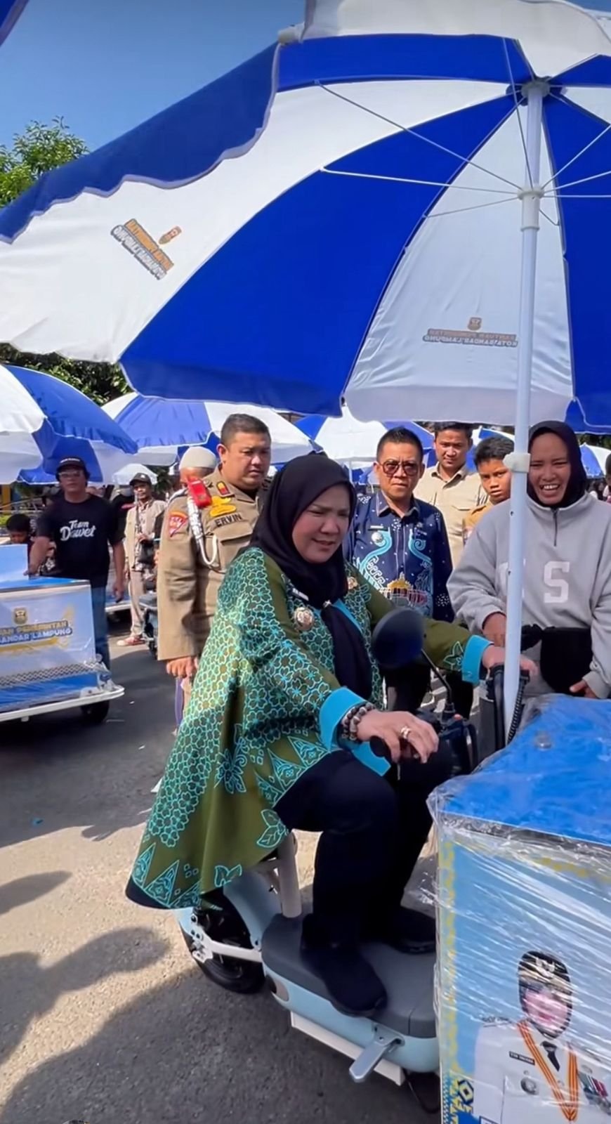 Pemkot Bandar Lampung Bagikan 100 Gerobak Listrik untuk UMKM, Bunda Eva: “UMKM Harus Naik Kelas!