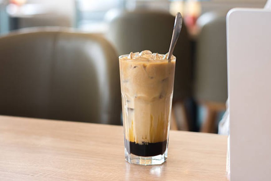 Mengapa Kopi Gula Aren Begitu Populer di Indonesia? Ini Alasannya!