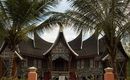 Budaya Minangkabau dan Sistem Matrilineal: Tradisi Anak Laki-Laki Tidak Tinggal di Rumah Orang Tua