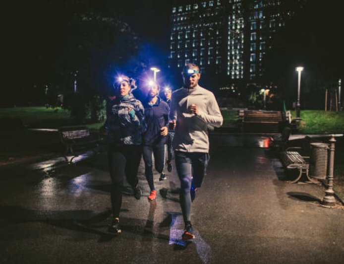 Apakah Lari di Malam Hari Baik untuk Kesehatan? Ini Penjelasan Lengkap Menurut Ahli