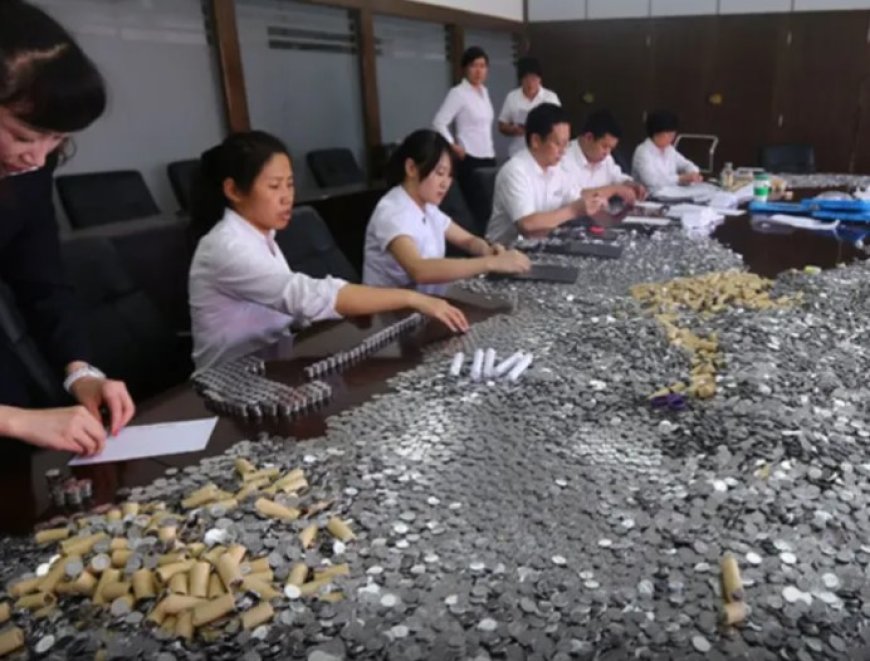 Pria di Chengdu Bayar Utang Pengadilan 10.000 Yuan dengan Koin, 18 Pegawai Dikerahkan untuk Menghitung
