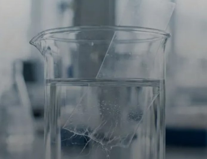 Ilmuwan Jepang Ciptakan Plastik yang Melebur Sendiri Saat Terkena Air Garam