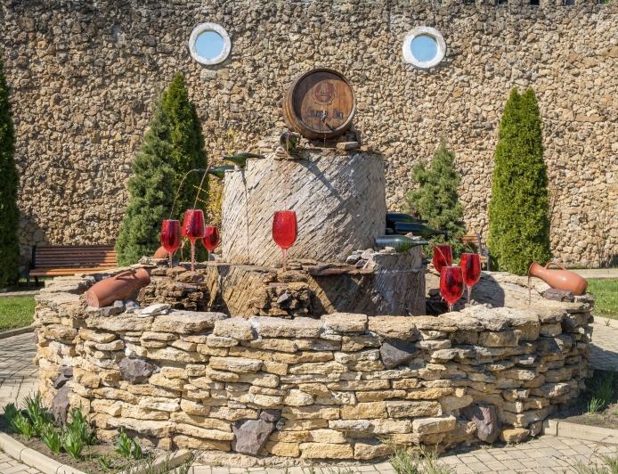 Fontana del Vino di Italia: Air Mancur Anggur Gratis yang Jadi Magnet Wisata Dunia