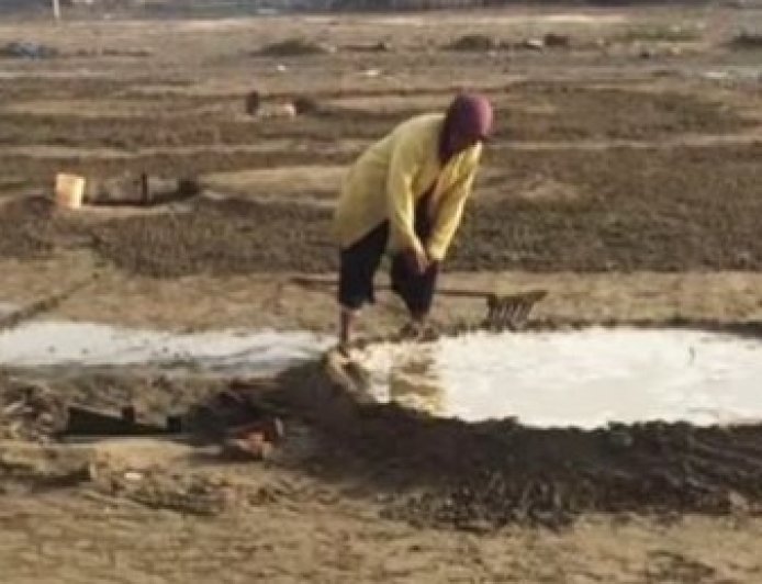 Garam Rebus Aceh, Warisan “Emas Putih” Sejak Zaman Kesultanan Samudra Pasai