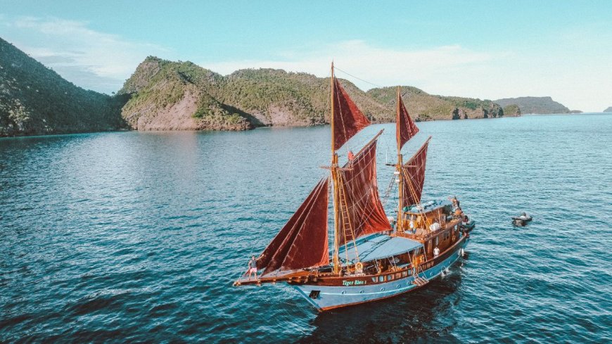 Labuan Bajo Masih Mempertahankan Kapal Kayu di Tengah Modernisasi