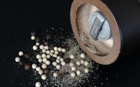 Perbedaan Lada Putih dan Lada Hitam: Dari Proses, Rasa, hingga Manfaat Kesehatan