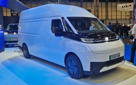 Farizon SV: Van Listrik 16 Seater dengan Dimensi “Gabungan” Hiace dan Sprinter