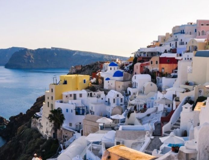 Pulau Kecil di Yunani Tawarkan Tinggal Gratis bagi Relawan Perawat Kucing Liar