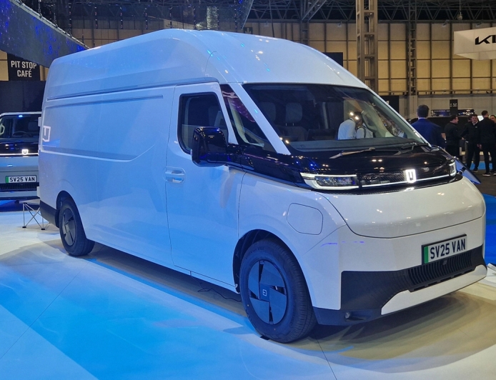 Farizon SV: Van Listrik 16 Seater dengan Dimensi “Gabungan” Hiace dan Sprinter