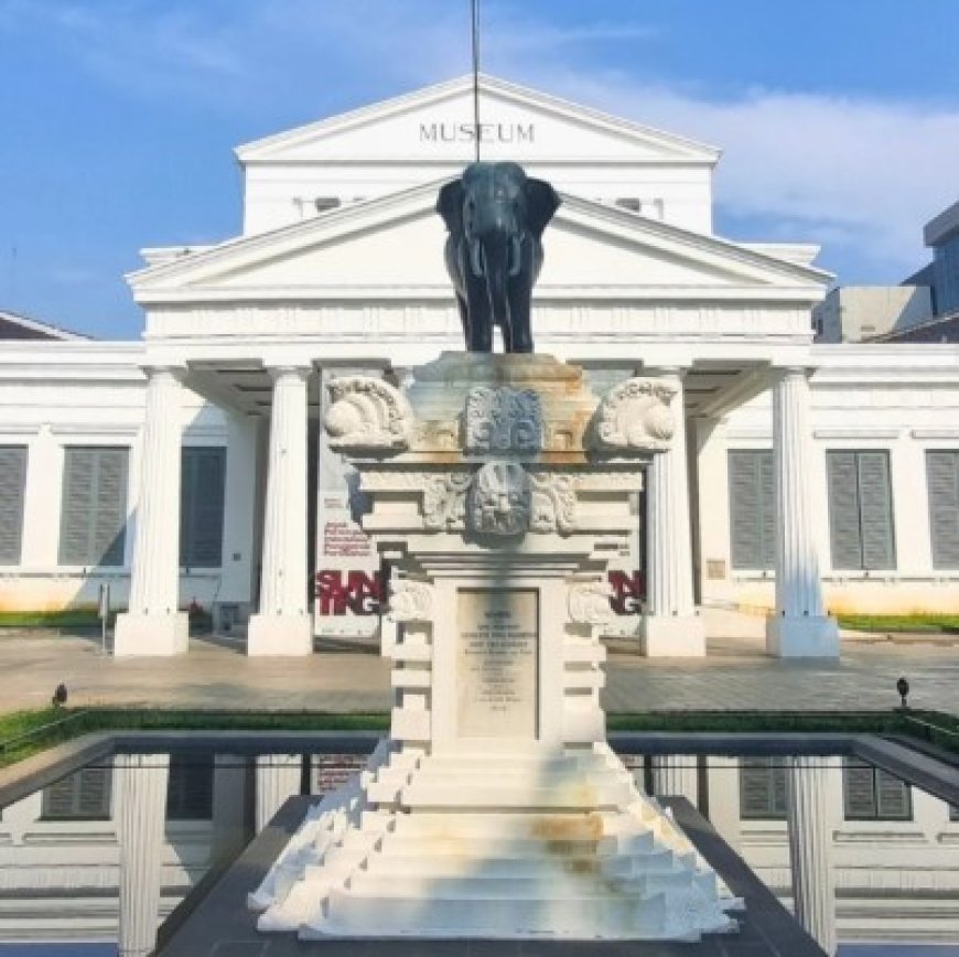 Patung Gajah di Depan Museum Nasional: Dibayar Mahal dengan Arca Borobudur dan Prambanan