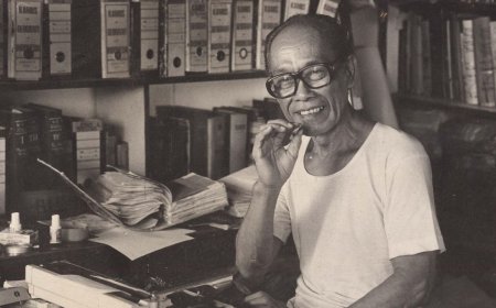 Pramoedya Ananta Toer: Ketika Kata-Kata Lebih Ditakuti dari Senjata