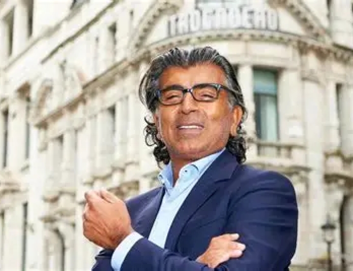 Sempat Ditolak Salat di Hotel, Miliarder Asif Aziz Justru Membeli Gedung dan Mengubahnya Jadi Masjid