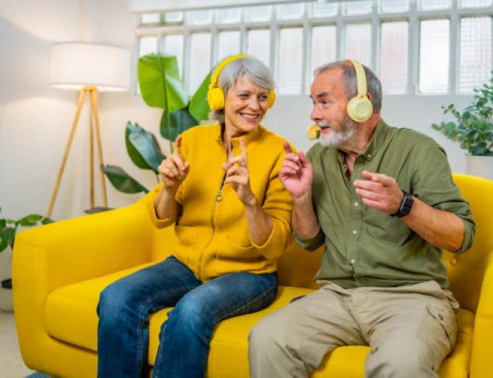 Rutin Mendengarkan Musik Bisa Turunkan Risiko Demensia hingga 40 Persen