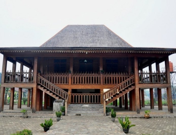 Rumah Limas: Warisan Arsitektur Tradisional yang Sarat Makna